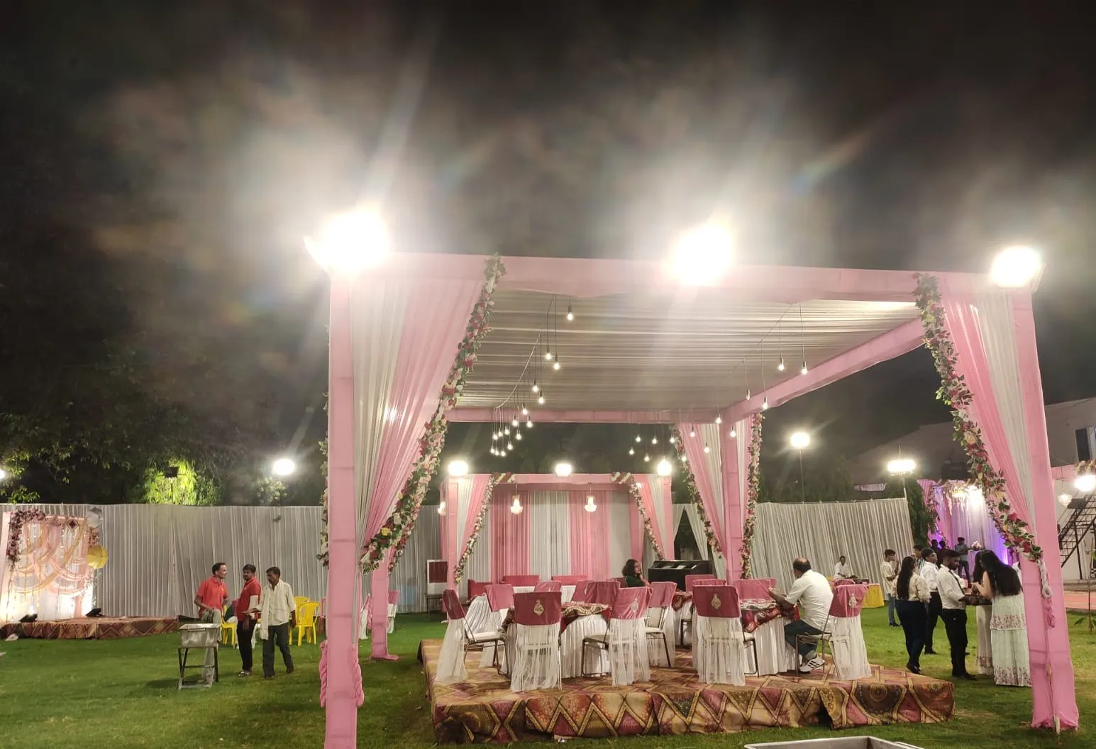Traditional lawn decoration for outdoor wedding events